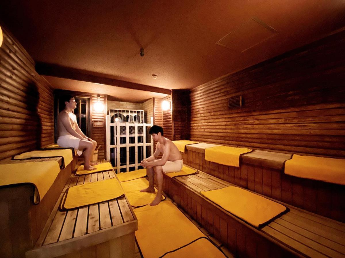 Shinjuku Kuyakusho-mae Capsule Tōkyō